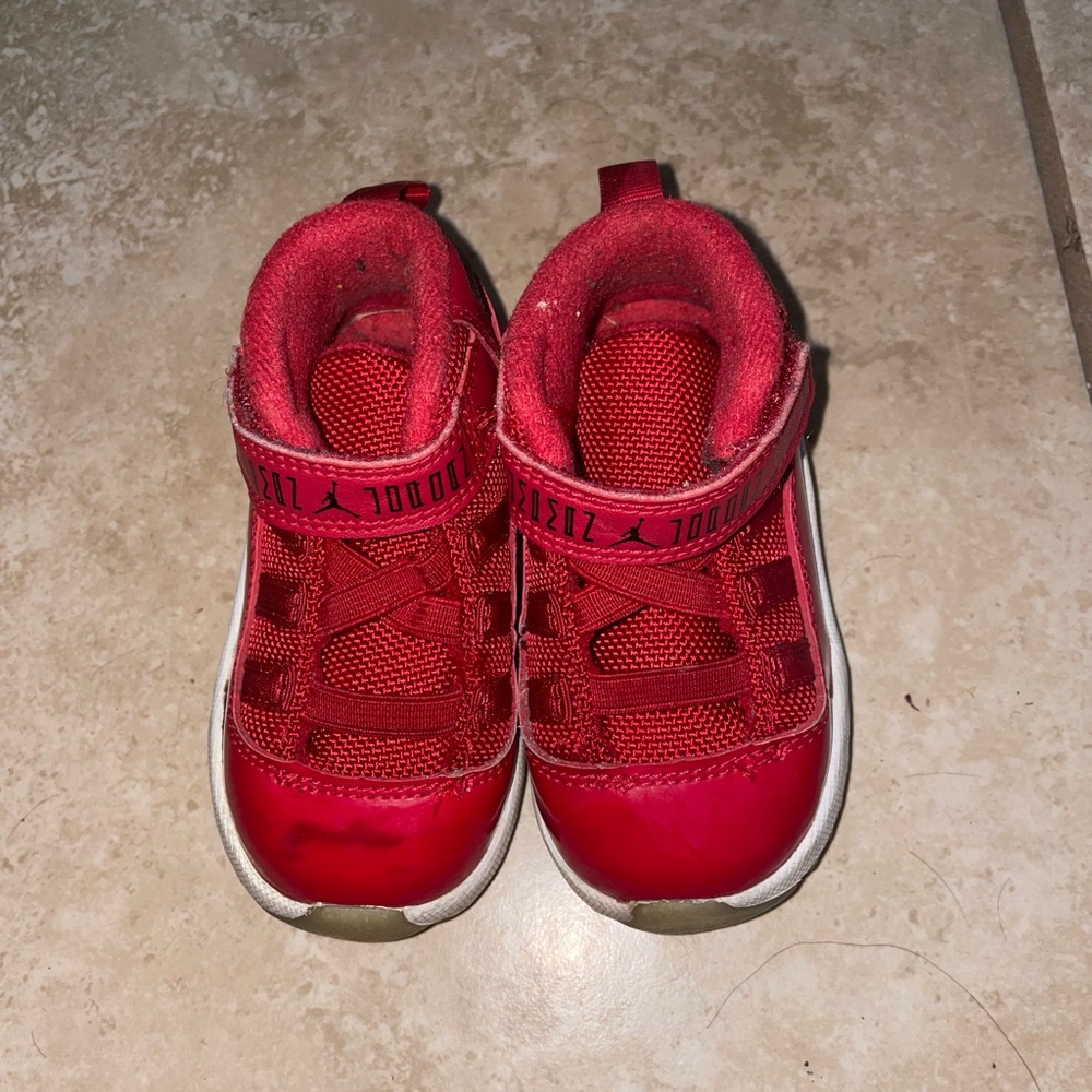 Kids Red Jordan 11s size 5C